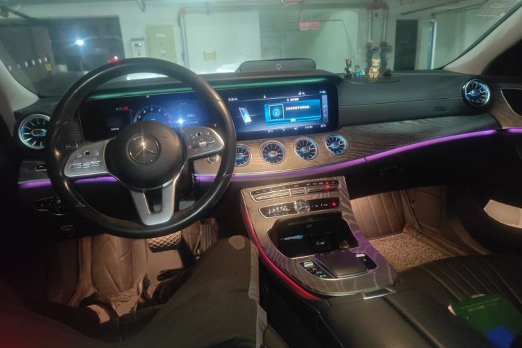 Used Mercedes-Benz CLS 2018 CLS 300 Dynamic Edition Center Console