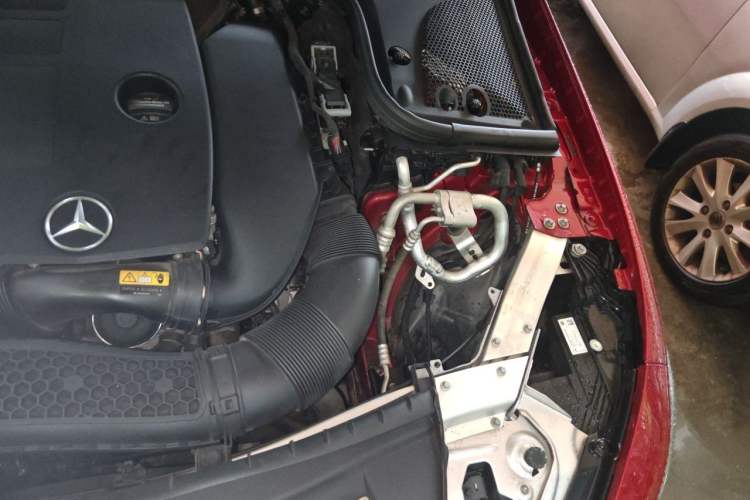 Used Mercedes-Benz CLS 2018 CLS 300 Luxury Model Engine Bay Left
