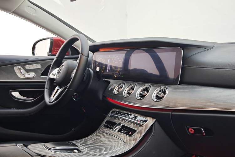 Used Mercedes-Benz CLS 2018 CLS 300 Dynamic Edition Interior 2