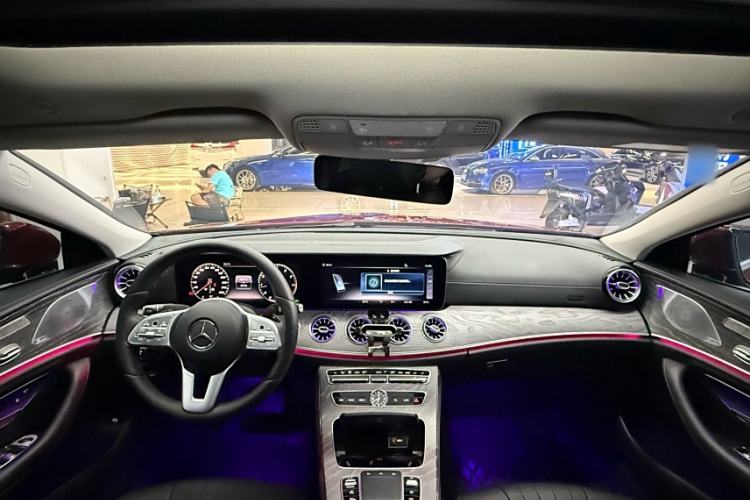 Used Mercedes-Benz CLS 2018 CLS 300 Luxury Model Interior 2