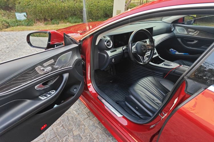 Used Mercedes-Benz CLS 2018 CLS 300 Dynamic Edition Interior 3