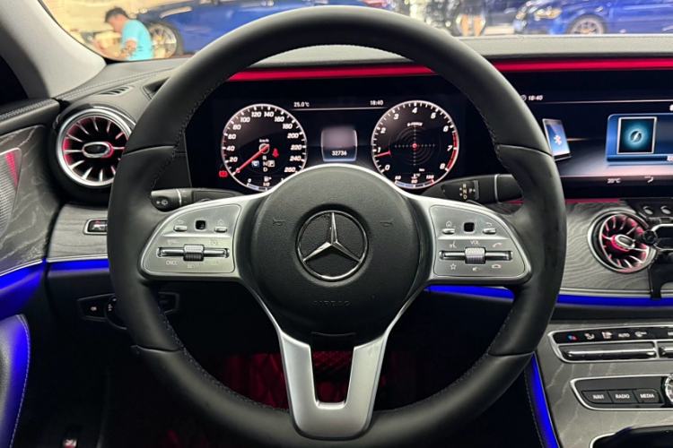 Used Mercedes-Benz CLS 2018 CLS 300 Luxury Model Interior 3