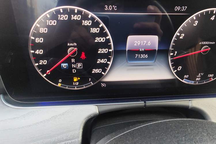 Used Mercedes-Benz CLS 2018 CLS 300 Dynamic Edition Odometer Close Up