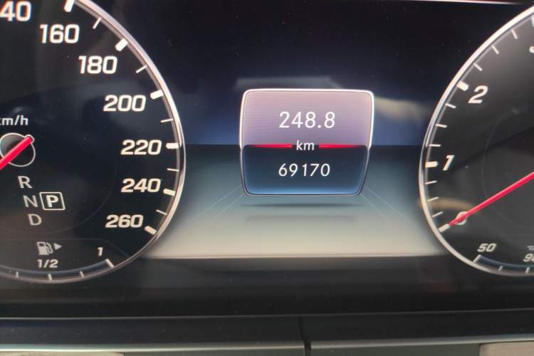 Used Mercedes-Benz CLS 2018 CLS 300 Dynamic Edition Odometer Close Up