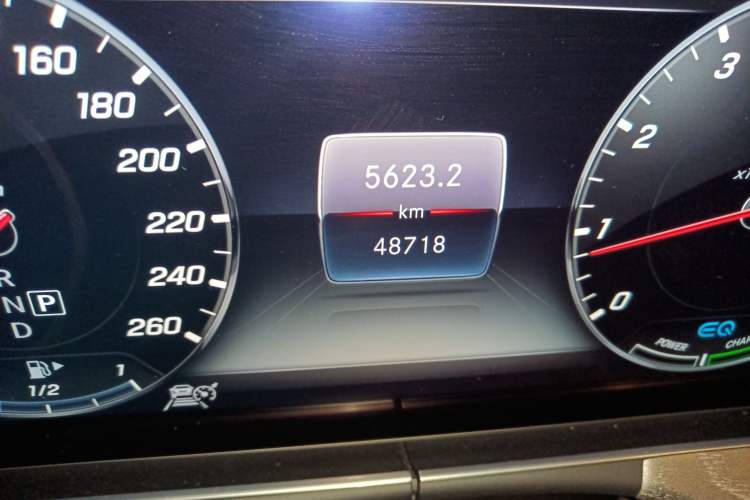 Used Mercedes-Benz CLS 2018 CLS 350 4MATIC Odometer Close Up