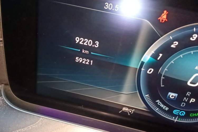 Used Mercedes-Benz CLS 2018 CLS 350 4MATIC Odometer Close Up
