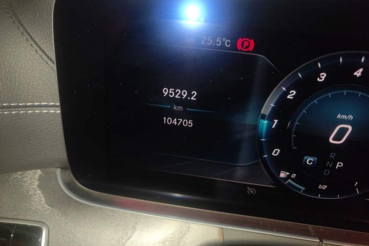Used Mercedes-Benz CLS 2018 CLS 300 Dynamic Edition Odometer Close Up