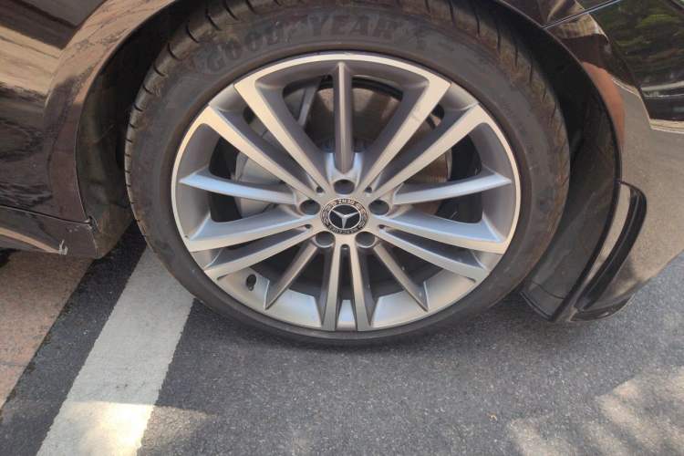 Used Mercedes-Benz CLS 2018 CLS 300 Dynamic Edition Right Front Wheel Hub