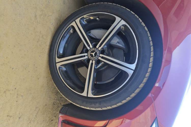 Used Mercedes-Benz CLS 2018 CLS 350 4MATIC Right Front Wheel Hub