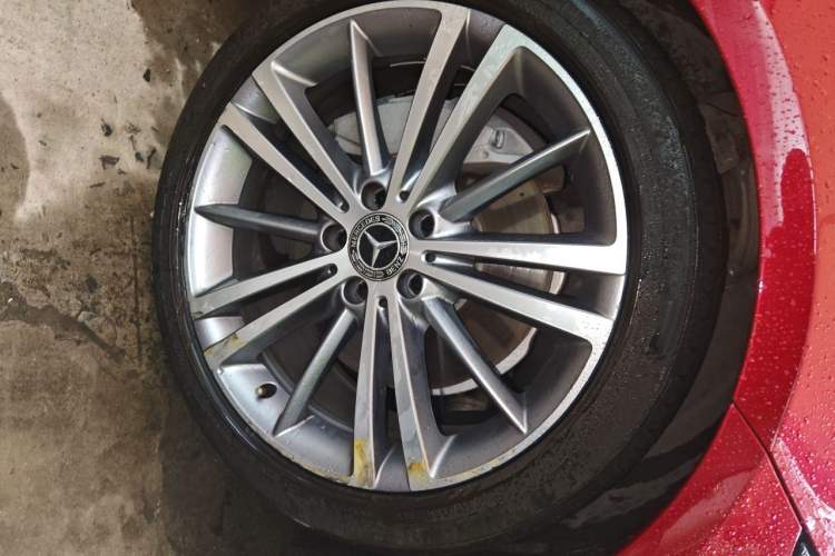 Used Mercedes-Benz CLS 2018 CLS 300 Luxury Model Right Front Wheel Hub