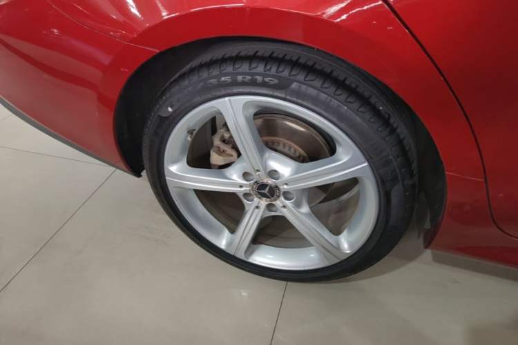Used Mercedes-Benz CLS 2018 CLS 300 Dynamic Edition Right Rear Wheel Hub