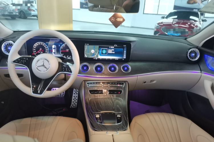 Used Mercedes-Benz CLS 2018 CLS 300 Dynamic Edition Center Console