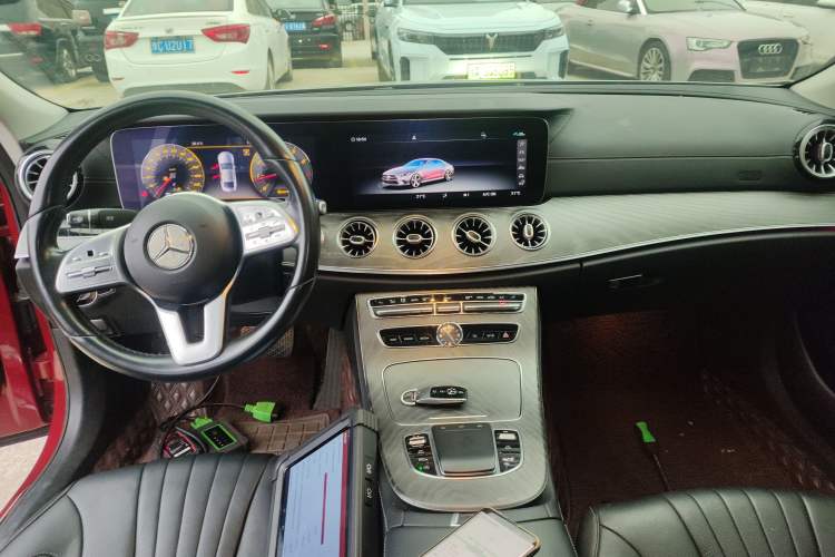Used Mercedes-Benz CLS 2018 CLS 300 Dynamic Edition Center Console
