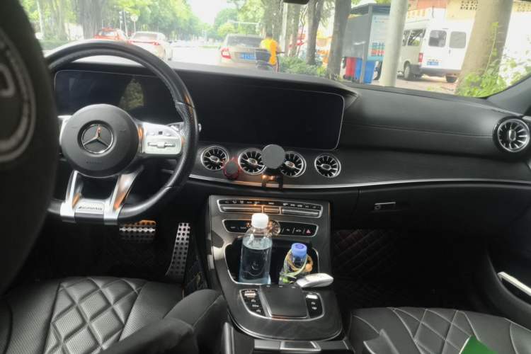 Used Mercedes-Benz CLS 2018 CLS 350 4MATIC Avantgarde Special Edition Center Console