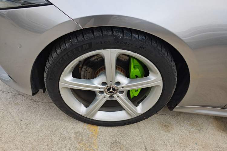 Used Mercedes-Benz CLS 2018 CLS 300 Dynamic Edition Left Front Wheel Hub