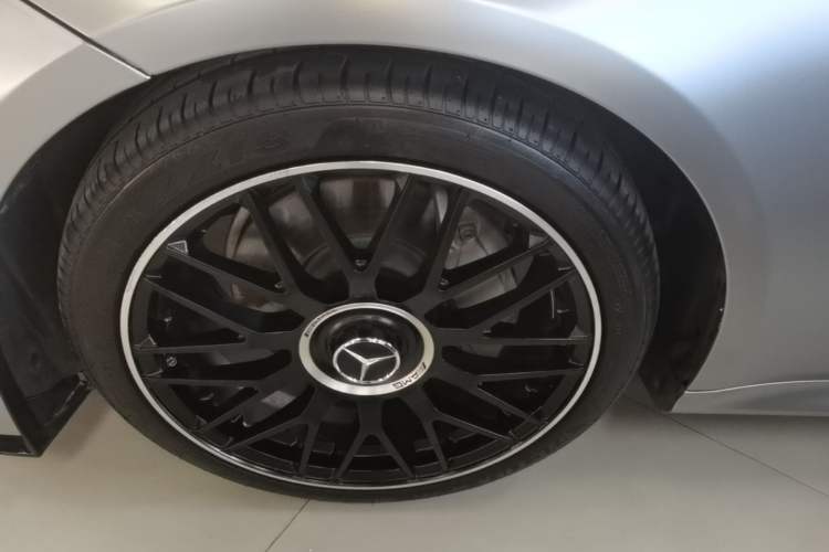 Used Mercedes-Benz CLS 2018 CLS 300 Dynamic Edition Left Front Wheel Hub