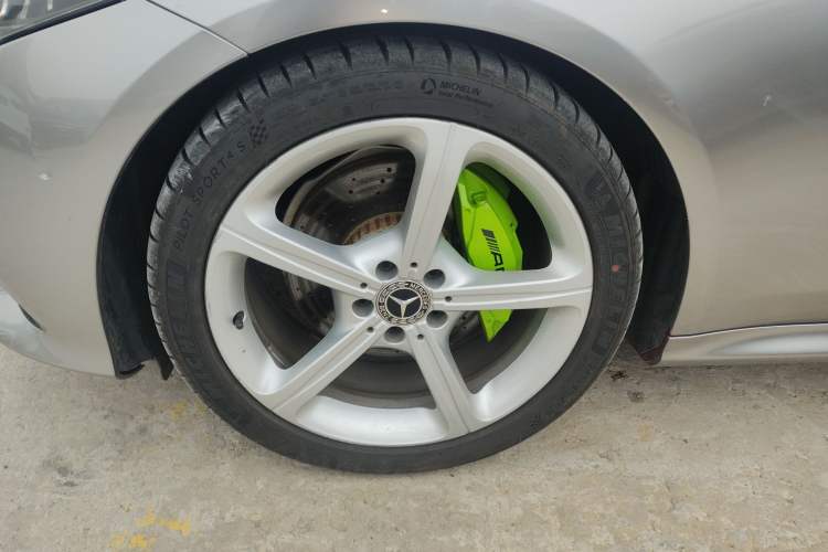 Used Mercedes-Benz CLS 2018 CLS 300 Dynamic Edition Left Front Wheel Hub