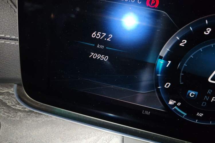 Used Mercedes-Benz CLS 2018 CLS 300 Luxury Model Odometer Close Up