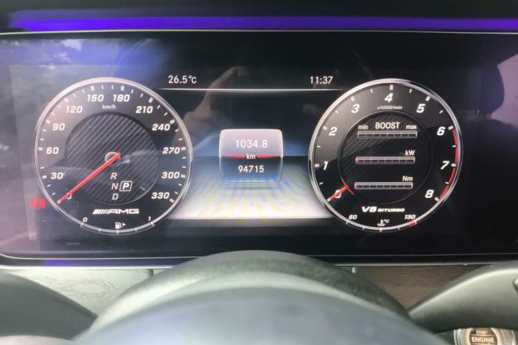 Used Mercedes-Benz CLS 2018 CLS 350 4MATIC Avantgarde Special Edition Odometer Close Up