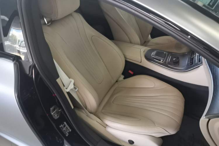 Used Mercedes-Benz CLS 2018 CLS 300 Dynamic Edition Right Front Seat
