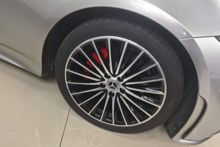 Used Mercedes-Benz CLS 2018 CLS 350 4MATIC Right Front Wheel Hub