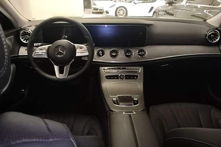 Used Mercedes-Benz CLS 2018 CLS 350 4MATIC Center Console