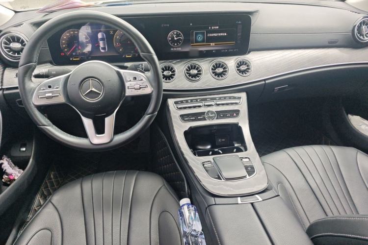 Used Mercedes-Benz CLS 2018 CLS 300 Dynamic Edition Center Console