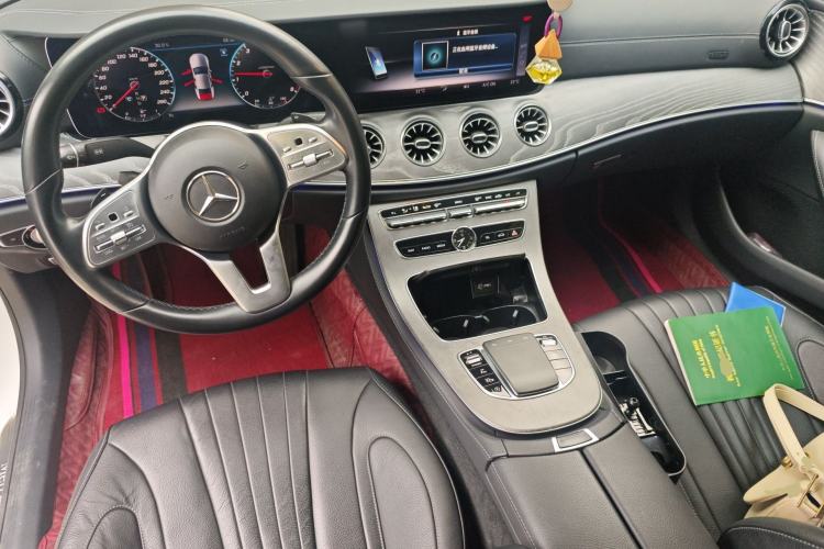 Used Mercedes-Benz CLS 2018 CLS 300 Dynamic Edition Center Console