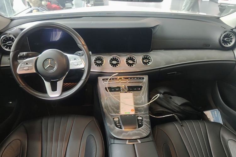 Used Mercedes-Benz CLS 2018 CLS 350 4MATIC Center Console