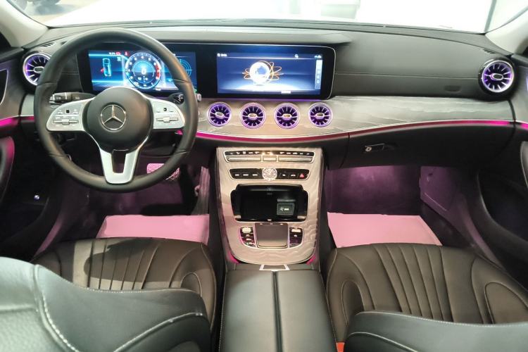 Used Mercedes-Benz CLS 2018 CLS 300 Dynamic Edition Center Console