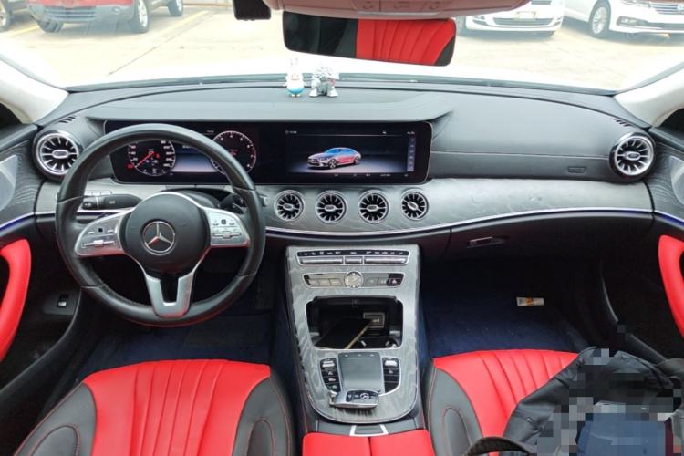 Used Mercedes-Benz CLS 2018 CLS 300 Dynamic Edition Center Console