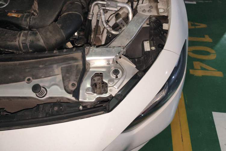 Used Mercedes-Benz CLS 2018 CLS 300 Luxury Model Engine Bay Left