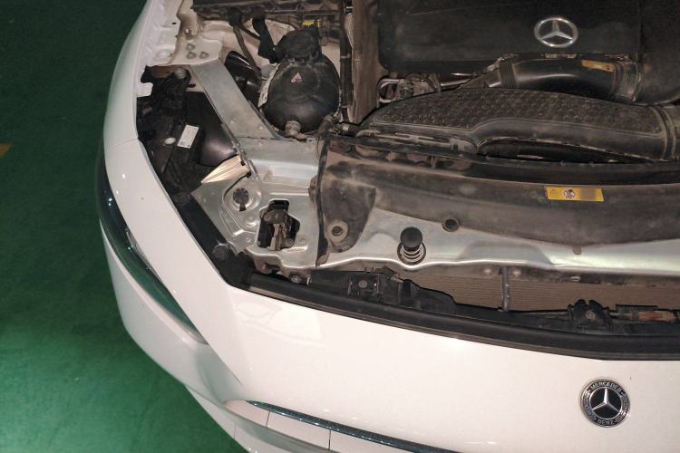 Used Mercedes-Benz CLS 2018 CLS 300 Luxury Model Engine Bay Right