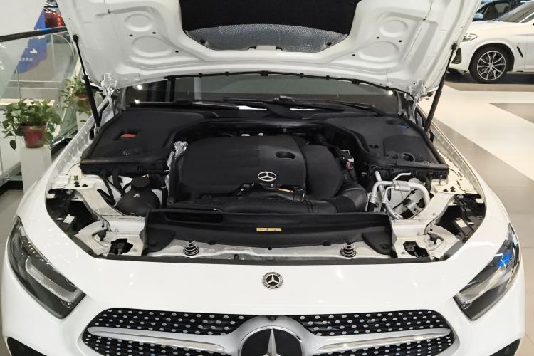 Used Mercedes-Benz CLS 2018 CLS 300 Dynamic Edition Engine Bay