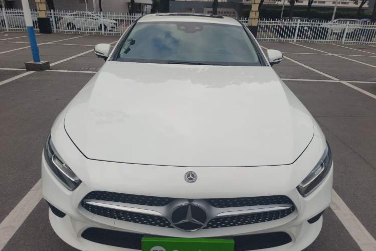 Used Mercedes-Benz CLS 2018 CLS 300 Dynamic Edition Exterior 1