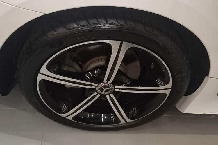 Used Mercedes-Benz CLS 2018 CLS 350 4MATIC Exterior 5