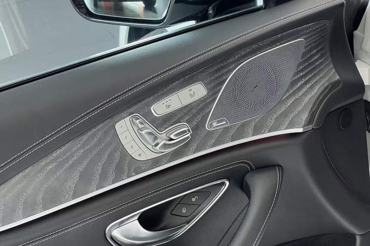 Used Mercedes-Benz CLS 2018 CLS 300 Luxury Model Exterior 9