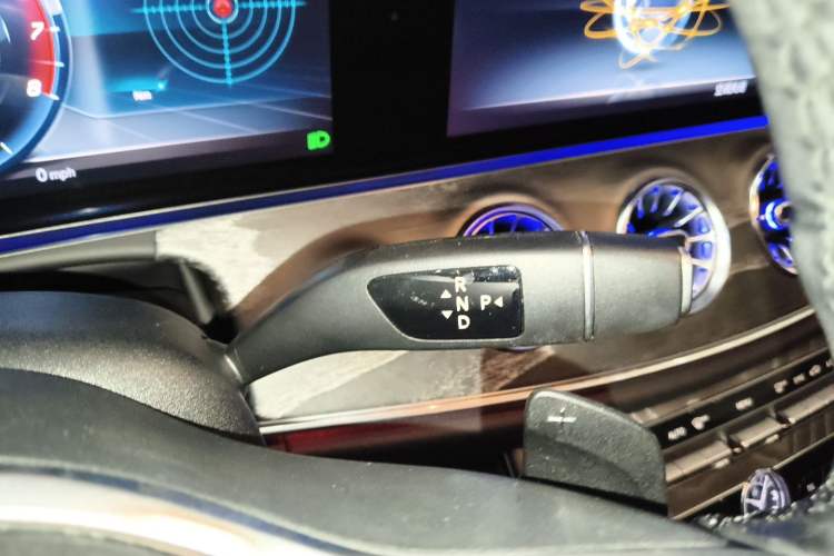 Used Mercedes-Benz CLS 2018 CLS 300 Dynamic Edition Gear Lever