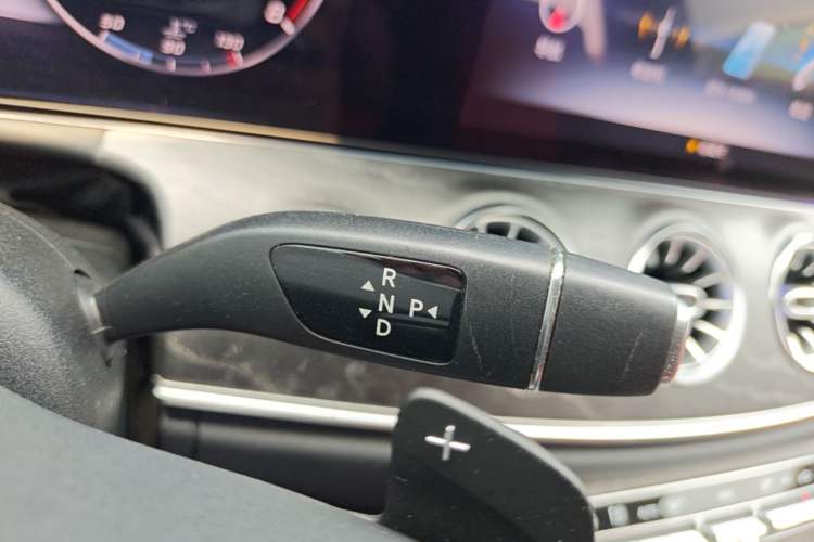 Used Mercedes-Benz CLS 2018 CLS 300 Dynamic Edition Gear Lever