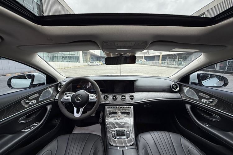 Used Mercedes-Benz CLS 2018 CLS 300 Dynamic Edition Interior 1