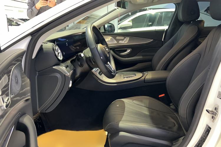 Used Mercedes-Benz CLS 2018 CLS 300 Dynamic Edition Interior 1
