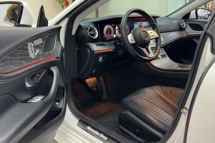 Used Mercedes-Benz CLS 2018 CLS 300 Dynamic Edition Interior 1