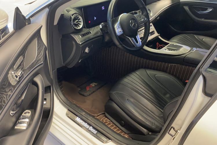 Used Mercedes-Benz CLS 2018 CLS 300 Dynamic Edition Interior 2