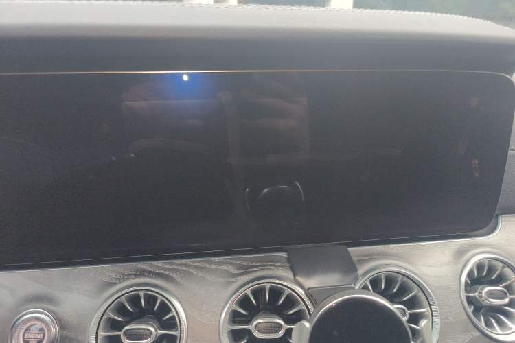 Used Mercedes-Benz CLS 2018 CLS 300 Dynamic Edition Interior 2