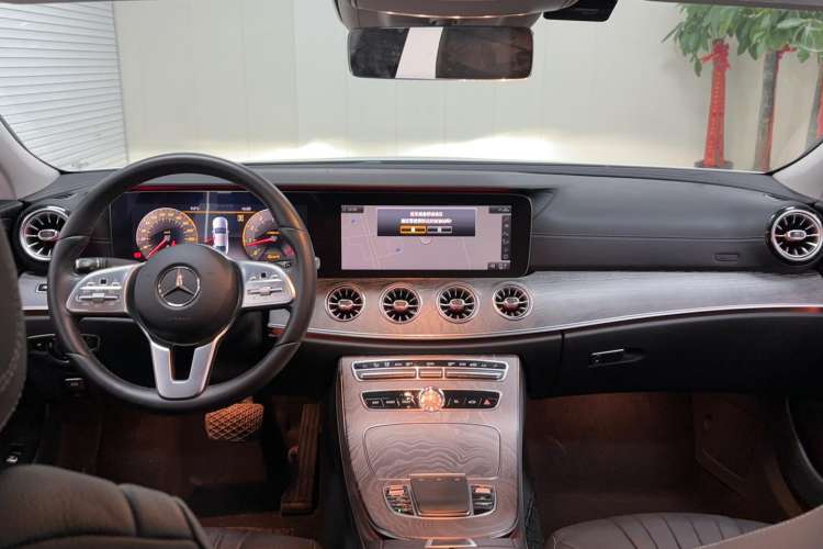 Used Mercedes-Benz CLS 2018 CLS 300 Dynamic Edition Interior 2