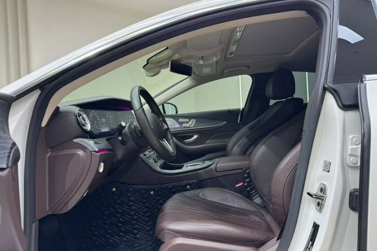 Used Mercedes-Benz CLS 2018 CLS 300 Luxury Model Interior 2