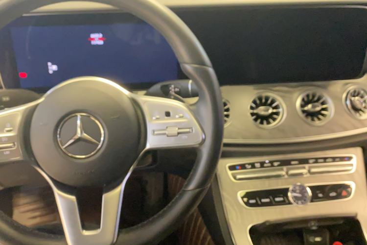 Used Mercedes-Benz CLS 2018 CLS 300 Dynamic Edition Interior 3
