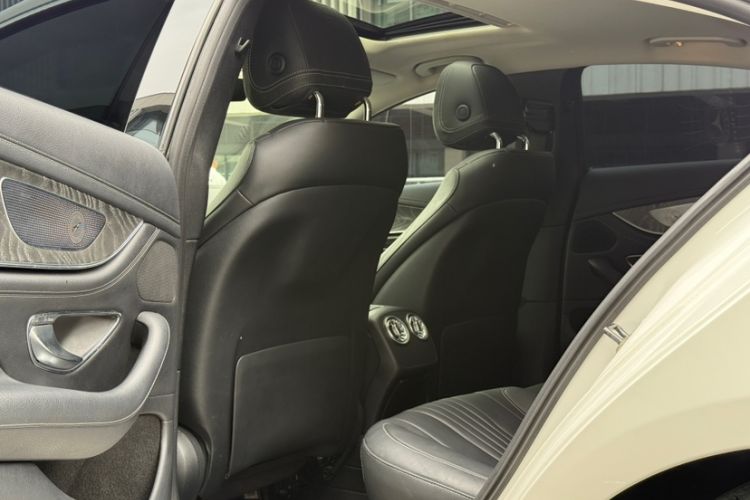 Used Mercedes-Benz CLS 2018 CLS 300 Dynamic Edition Interior 3