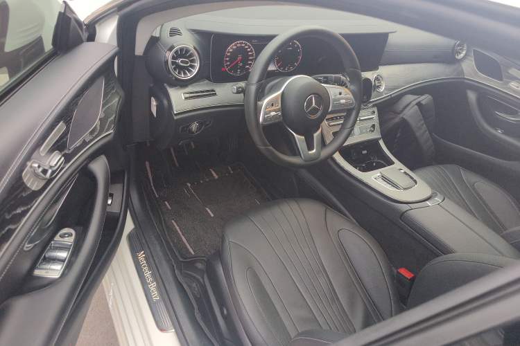 Used Mercedes-Benz CLS 2018 CLS 300 Dynamic Edition Interior 3