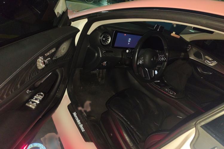 Used Mercedes-Benz CLS 2018 CLS 300 Dynamic Edition Interior 3